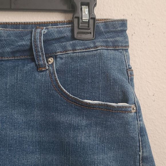 PLUS SIZE SHEIN WOMAN'S JEAN SHORTS - Picture 3 of 10